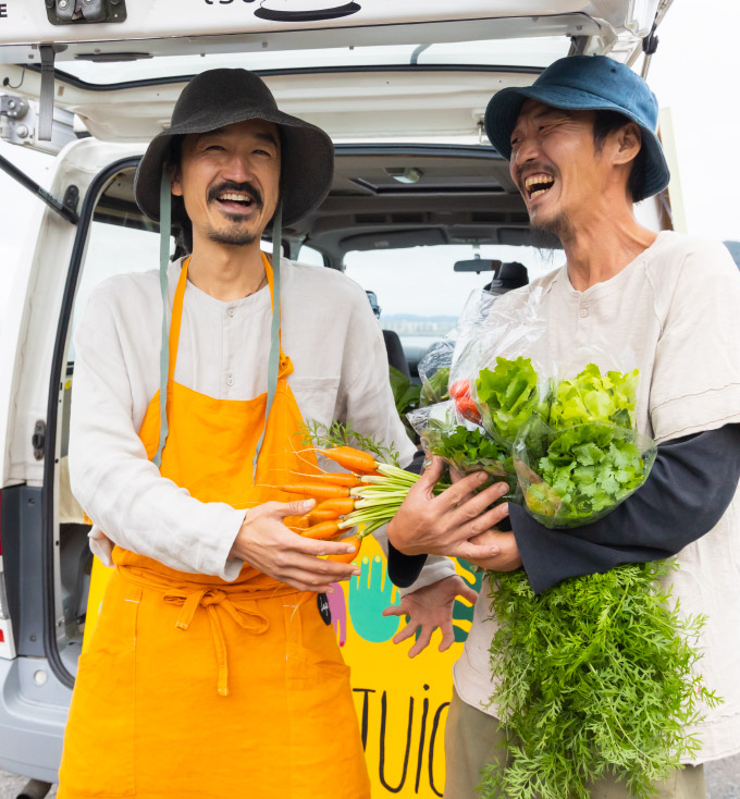 素材は現地で調達。メニューは訪れた土地次第